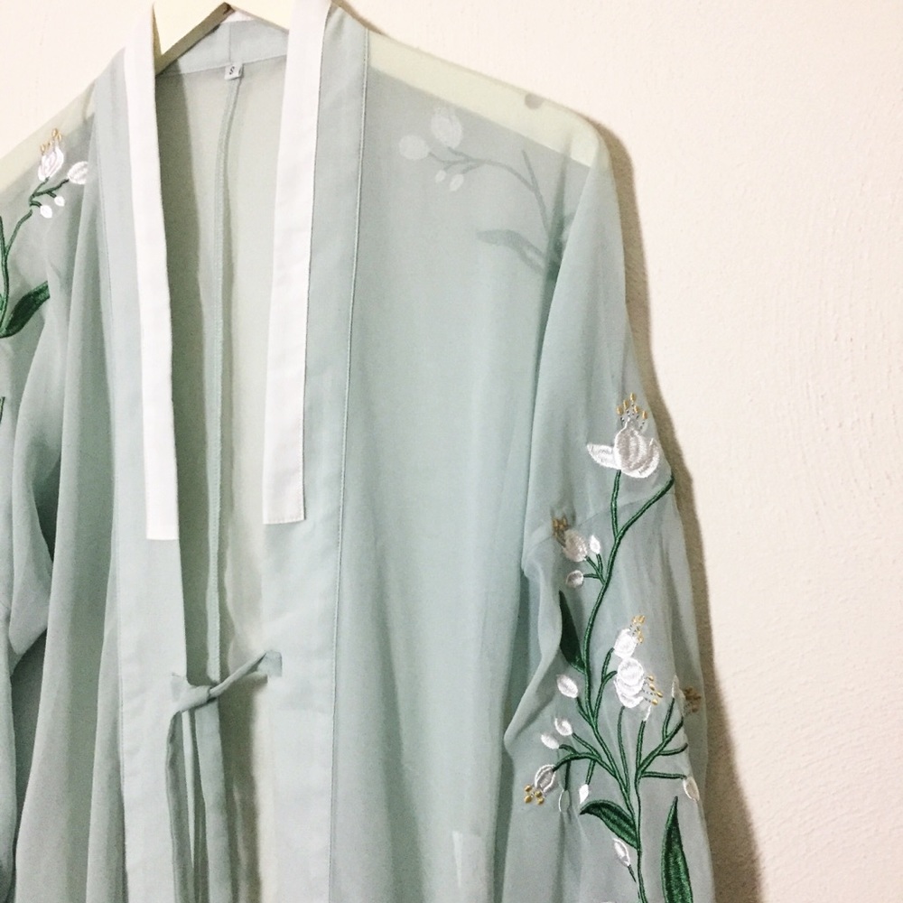 VTG? Kimono Sheer Celadon Green Floral Embroidery